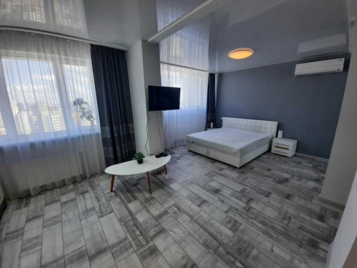 1-кімнатна квартира-студія • вул. Абалмасова, 7 • 48 м² •  є Генератор - фото 1