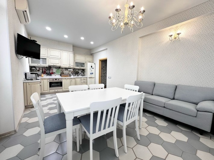 Кухня-студіо, 2 окремі кімнати,  жк Chelsea Tower, поруч Tetris Hall - фото 1