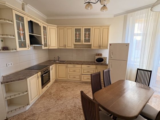 3 кімнатна квартира з паркомісцем на Печерську