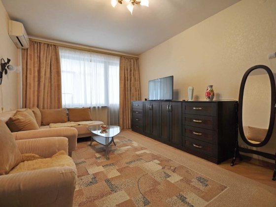 2-кімнатная квартира в статусному Печерську з видом на Лавру