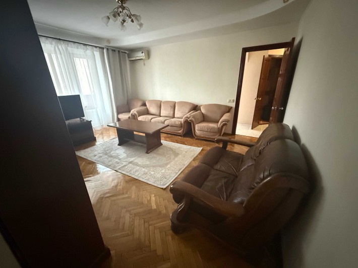 Здаю  3 кімнатну квартиру по Великій Васильківській  ( центр) - фото 1