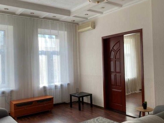 квартира на Бессарабській площі 5 біля метро Палац Спорту. Київ