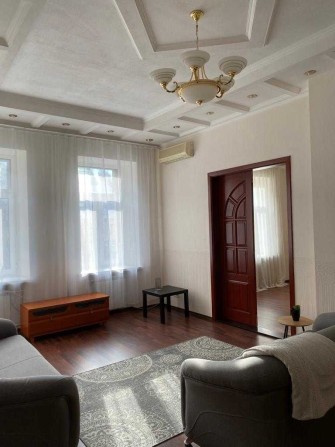 квартира на Бессарабській площі 5 біля метро Палац Спорту. - фото 1