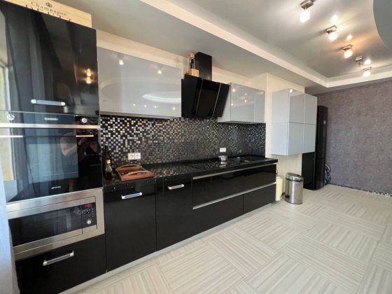 Без%, 3-к квартира, Голосіївський пр-т, м. Деміївська