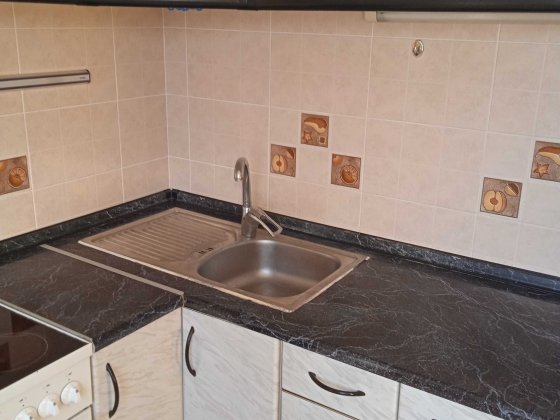 Світла 2-х кімнатна квартира біля метро Академмістечко