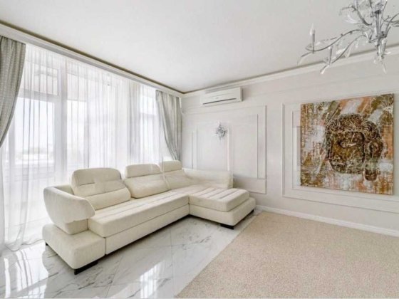 Дизайнерська трикімнатна квартира в центрі Киїів біля ЖК Jeck Yaus