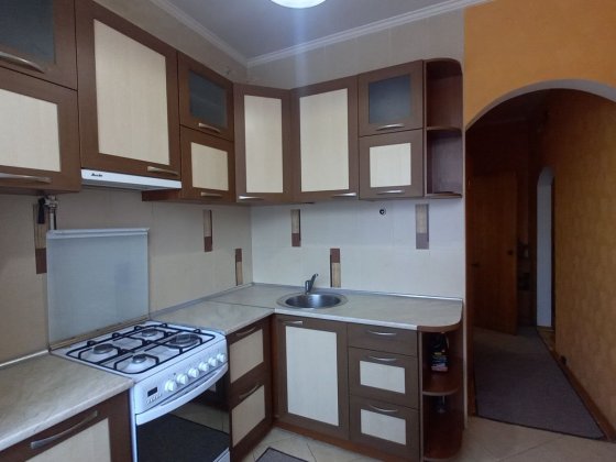 2к сталінка Печерськ, метро, вул. Ак. Філатова, 10