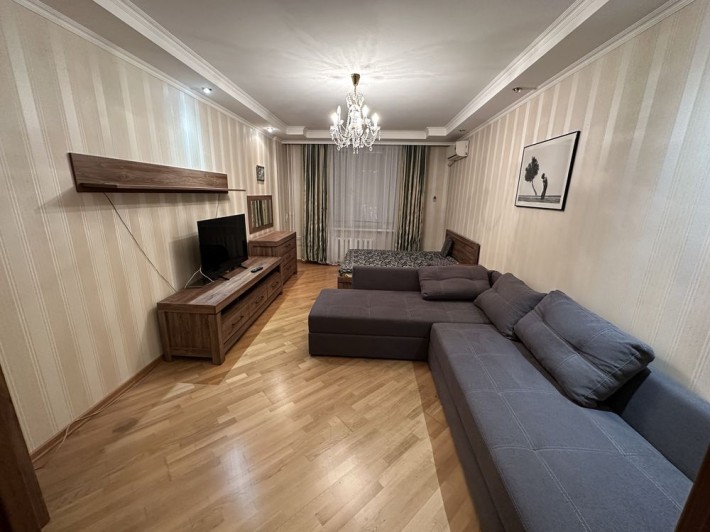 Оренда просторої однокімнатної квартири Харьківське шосе 150/15 - фото 1