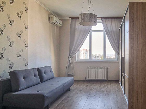 ЕНЕРГОНЕЗАЛЕЖНИЙ БУДИНОК! метро “Чернігівська”, по вул. Хоткевича 8