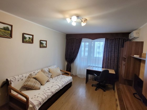 Оренда просторої, роздільної 2-кімнатної квартири біля м. Житомирська Киев