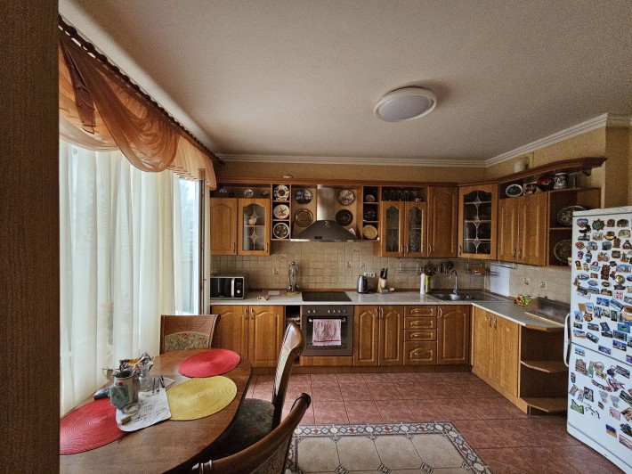 Трьохкімнатна, вул. Булаховського 5Д, євроремонт, метро  Академмісто - фото 1