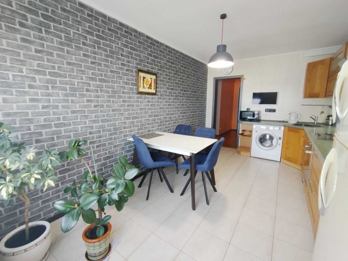 Оренда 2к,поруч метро Житомирська - фото 1