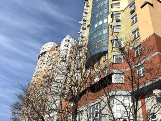 Метро Академгородок,новьій дом Київ