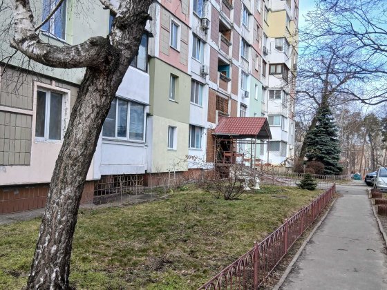 Святошинский р-н  Пушиной 49 Киев