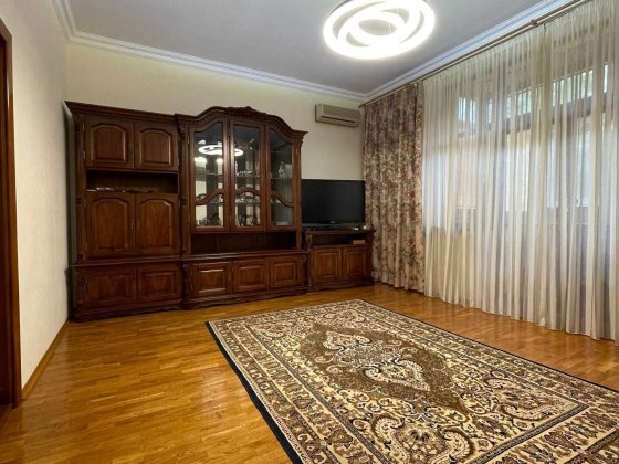 метро Арсенальная улица  Мазепы 3 аренда 3х квартиры ГАЗОВАЯ КОЛОНКА Київ