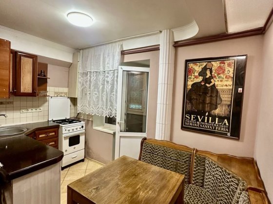 Вулиця Зодчих 38 ТЦ Апрель швидкісн. трамвай прямий транспорт до метро Київ