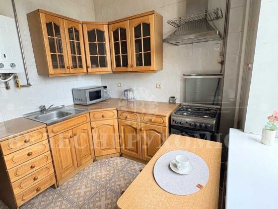Оренда 2 кімнатна  квартира метро  Нивки 2 хв!!!. Берестейський пр 75/2 Без комісії, сталінка.