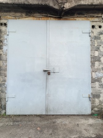 Сдам с большими воротами гараж - фото 1