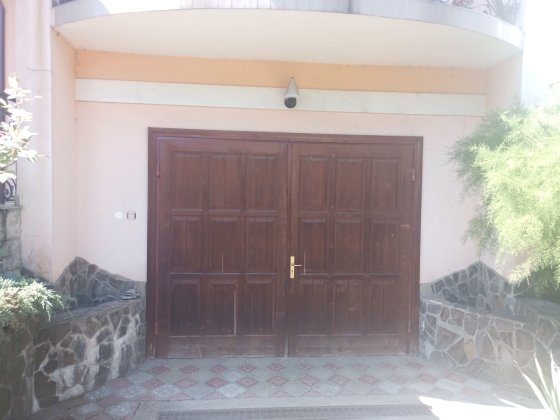 Гараж та паркомісце у приватному будинку Ужгород