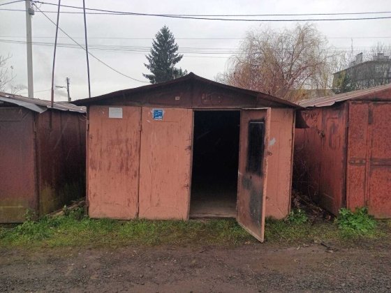 гараж з електрикою в оренду кооп коло П"яного базару Ужгород
