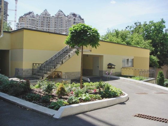 Здам три машиномісця  в VIP-паркінге Центр, вул. О. Гончара, 45-В Киев