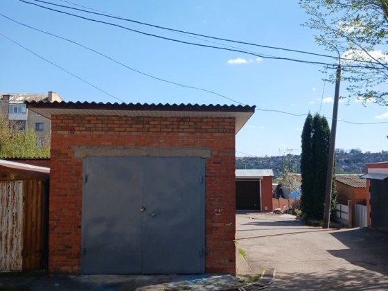 Оренда в Центрі гаража, ворота 2,50х2,45 в Вінниці з пультом Винница