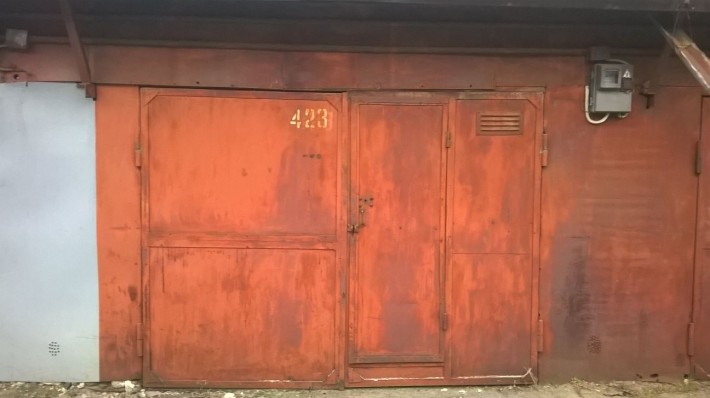 ЗДАМ ГАРАЖ разом з авто Москвіч 2140 - фото 1