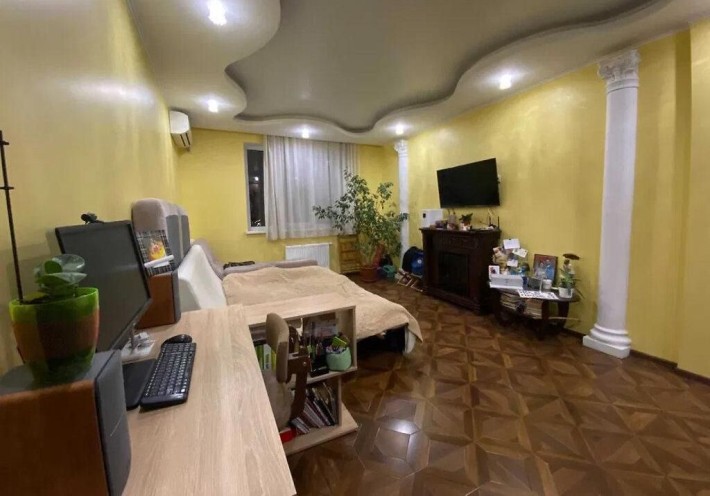 Здається в оренду 1-кімнатна квартира, вул. Кікабідзе, 13-А - фото 1