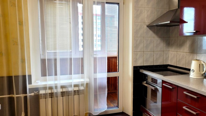 3-х кімнатна вул.Стуса,28 метро  Житомирська, Академмістечко  5хв - фото 1