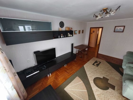 Оренда 3к.кв. вул. Братів Зерових, 14б (96м2)