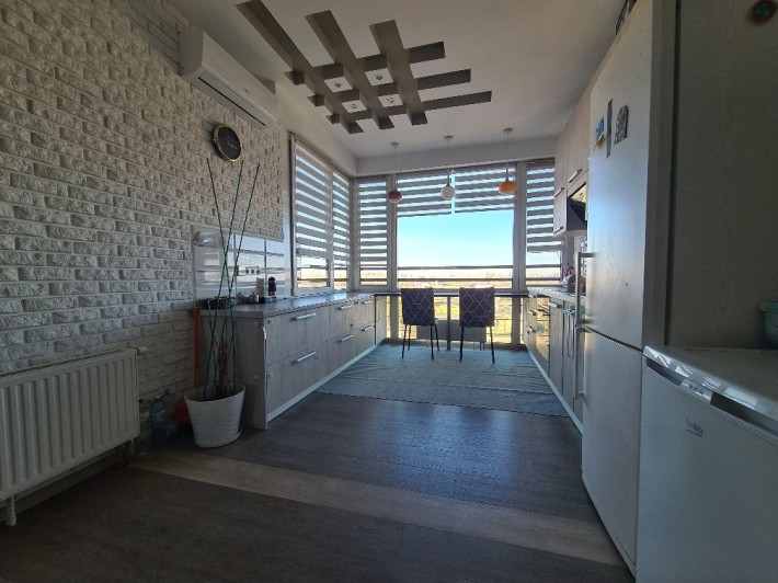 ЖК «Відпочинок»: оренда 3к квартири 80 м² зі стелею 3м - фото 1