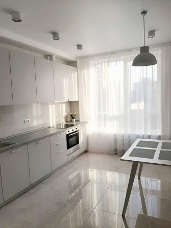 Світла 1к квартира, метро Вокзальна, Солом'янська 20А, ЖК Солом'янська - фото 1