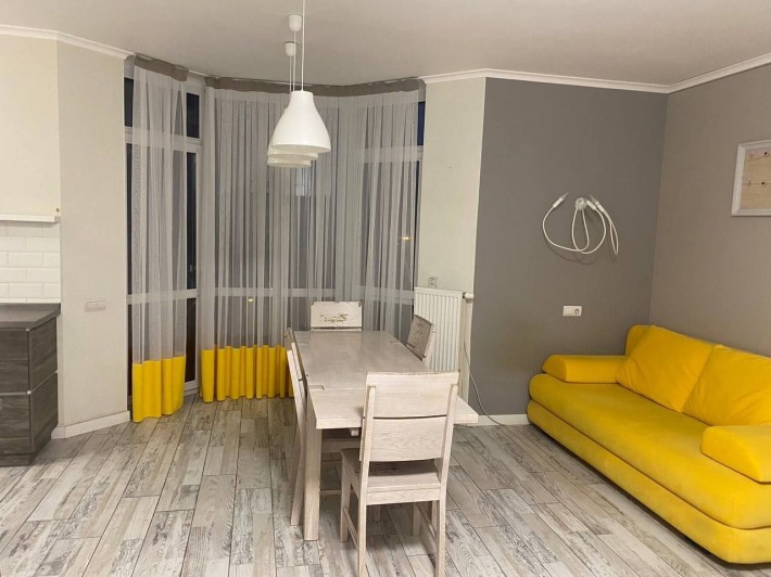 Сдам 1-комн.  квартиру-студио  возле метро с дизайнерским ремонтом - фото 1