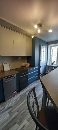 Сдаю 3х-ую  кв-ру с евроремонтом на  ул. Радченко ( ст.м. Вокзальная, Демиевская). - фото 1