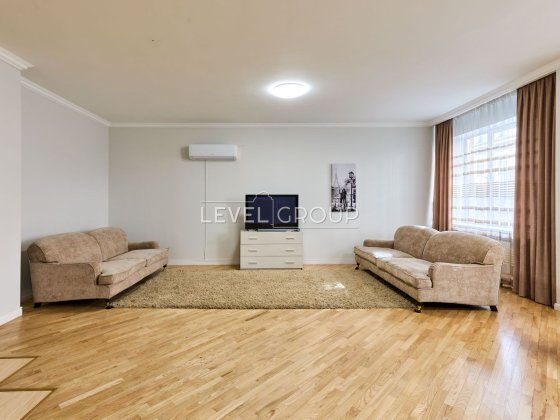 Пропонується в оренду 4 кім.квартира  з паркінгом  вул. Павлівська 17