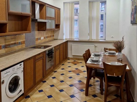 Актуальна оренда! Простора двокімнатна квартира ,вул.Дмитрівська Киев