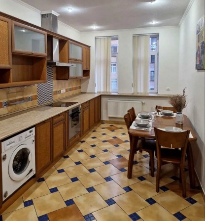 Актуальна оренда! Простора двокімнатна квартира ,вул.Дмитрівська - фото 1