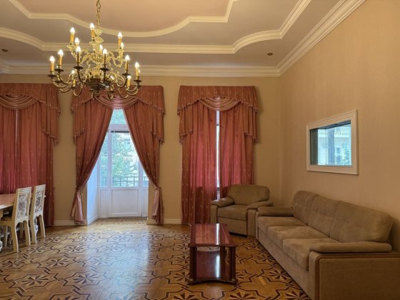 Простора 4к. Можливо під офіс! Золоті Ворота ! Вул. Ярославів Вал 17 Б