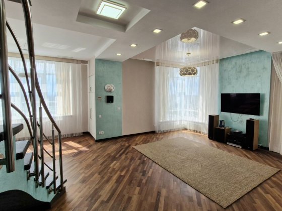 Оренда видової двоповерхової квартири 190м2 Киев