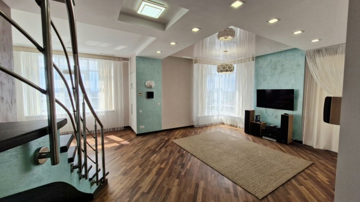 Оренда видової двоповерхової квартири 190м2 - фото 1