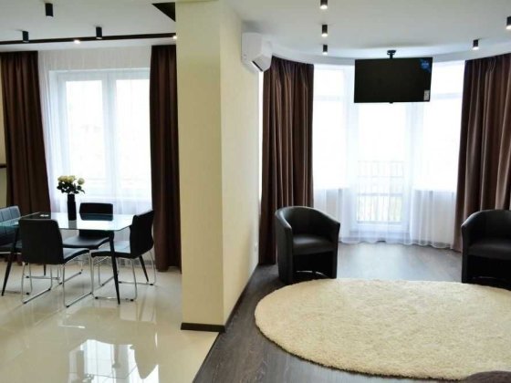 Однокімнатна квартира, студія. Центр, Чорновола 27, Київ