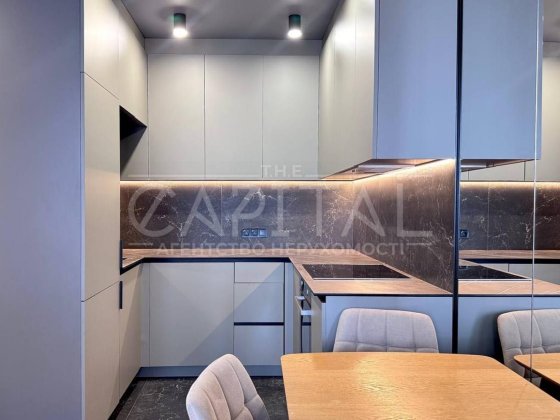 Файна Таун Салютна Нивки Киев