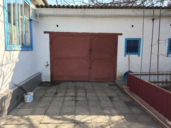 Здається гараж при будинку