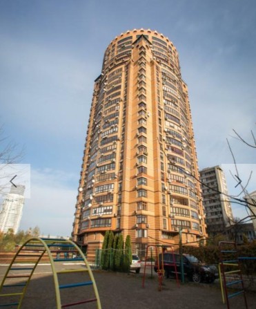 Аренда паркоместа, паркинга, гаража Печерск, ул. П. Мирного  28а - фото 1