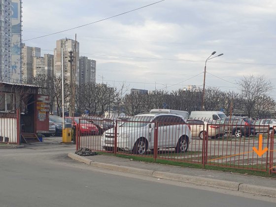 стоянка автомобиля по пр.Бажана-36, М.Харьковская Київ