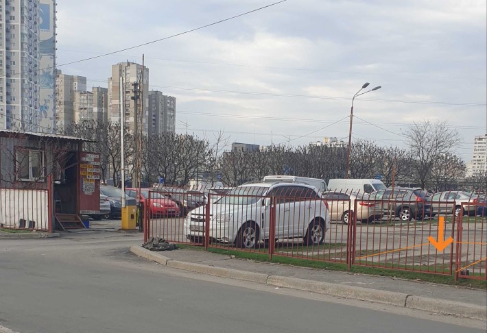 стоянка автомобиля по пр.Бажана-36, М.Харьковская - фото 1