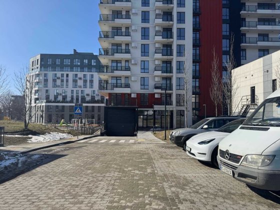 ТЕРМІНОВО!!Оренда паркомісця на 2 автомобіля(є розетка)вул.Пасічна,150 Львов