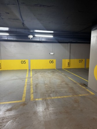 Оренда паркомісця, Сахарова - фото 1