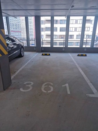 Оренда паркомісце Варшавський 3, критий паркінг вигідно - фото 1