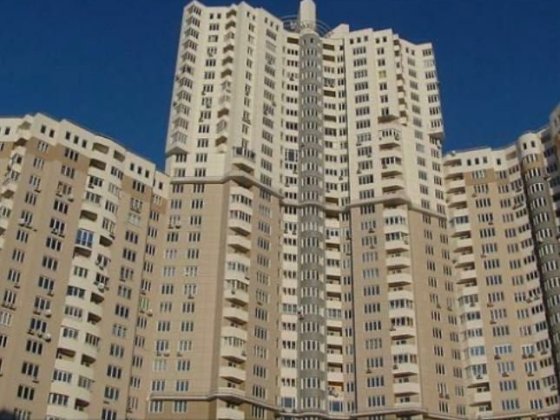 Оренда паркомісця з можливістю заряджати електромобіль за адресою Срібнокільська 1 Київ